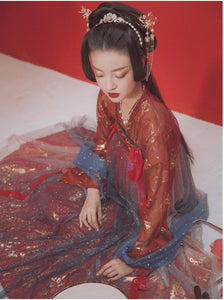 A very temperamental Chinese traditional cultural costume female Hanfu, it looks noble and elegant like a fairy. This is the best Hanfu brand in China, a model of modern Hanfu. Enjoy the temptation of uniforms brought by fairy skirts. Give a Hanfu costume. Gift for your girlfriend