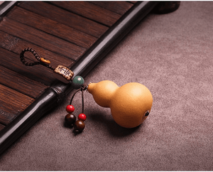 Natural old gourd Fengshui car keychain pendant pendant men and women safe lucky charm creative bag pendant