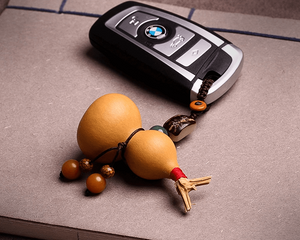 Natural old gourd Fengshui car keychain pendant pendant men and women safe lucky charm creative bag pendant