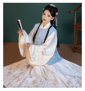 A very temperamental Chinese traditional cultural costume female Hanfu, it looks noble and elegant like a fairy. Tryst Hanfus  is the best Hanfu brand in China, a model of modern Hanfu. Enjoy the temptation of uniforms brought by fairy skirts. Give a Hanfu costume. Gift for your girlfriend, hanfu dress