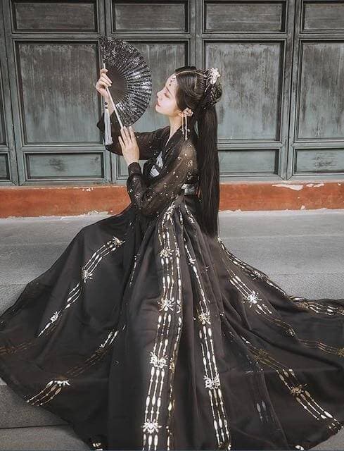 A very temperamental Chinese traditional cultural costume female Hanfu, it looks noble and elegant like a fairy. Tryst Hanfus is the best Hanfu brand in China, a model of modern Hanfu. Enjoy the temptation of uniforms brought by fairy skirts. Give a Hanfu costume. Gift for your girlfriend, hanfu dress